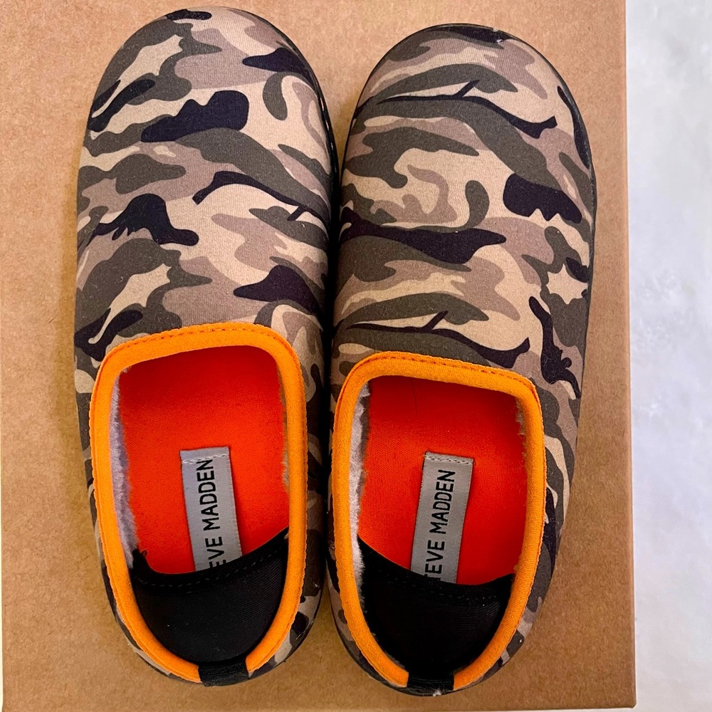 ✅NEW “Steve Madden” Big Boys Slippers Indoor/Outdoor Green Camo Orange
